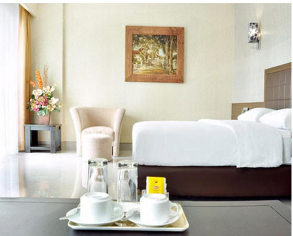 Bamboo Inn Hotel & Cafe Джакарта Экстерьер фото