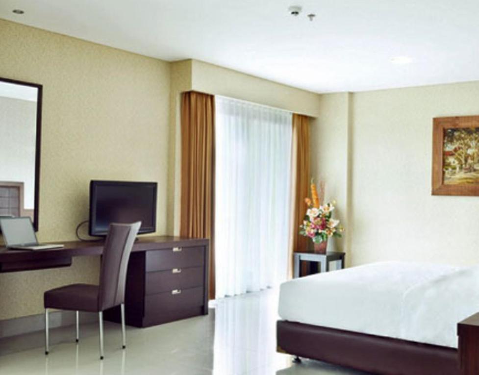 Bamboo Inn Hotel & Cafe Джакарта Экстерьер фото