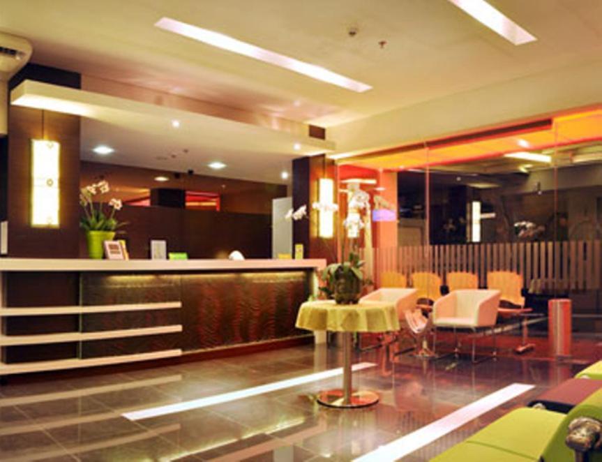 Bamboo Inn Hotel & Cafe Джакарта Экстерьер фото