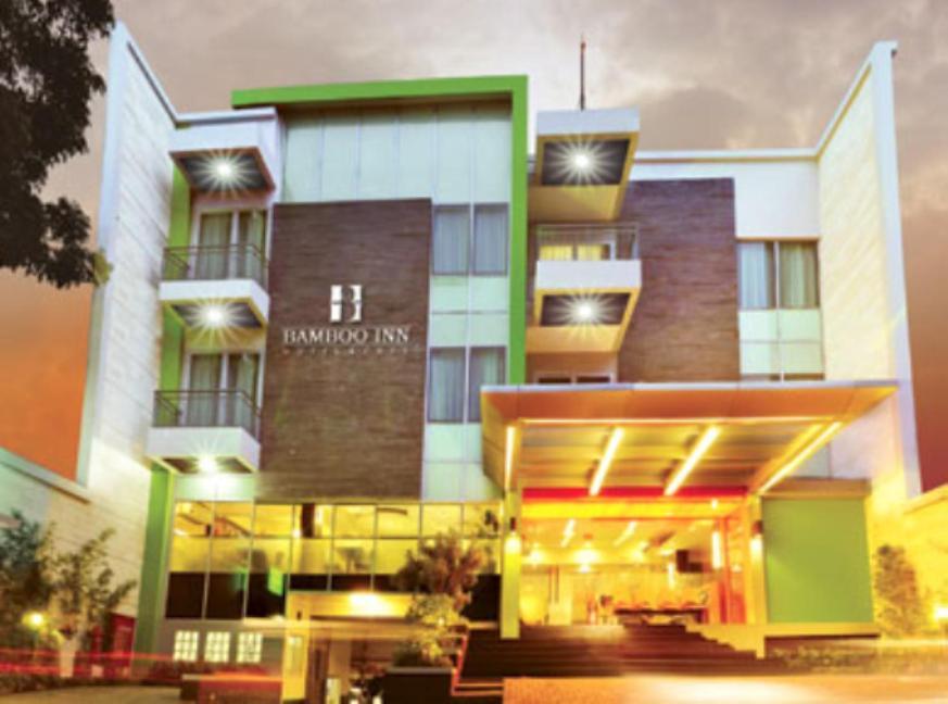Bamboo Inn Hotel & Cafe Джакарта Экстерьер фото