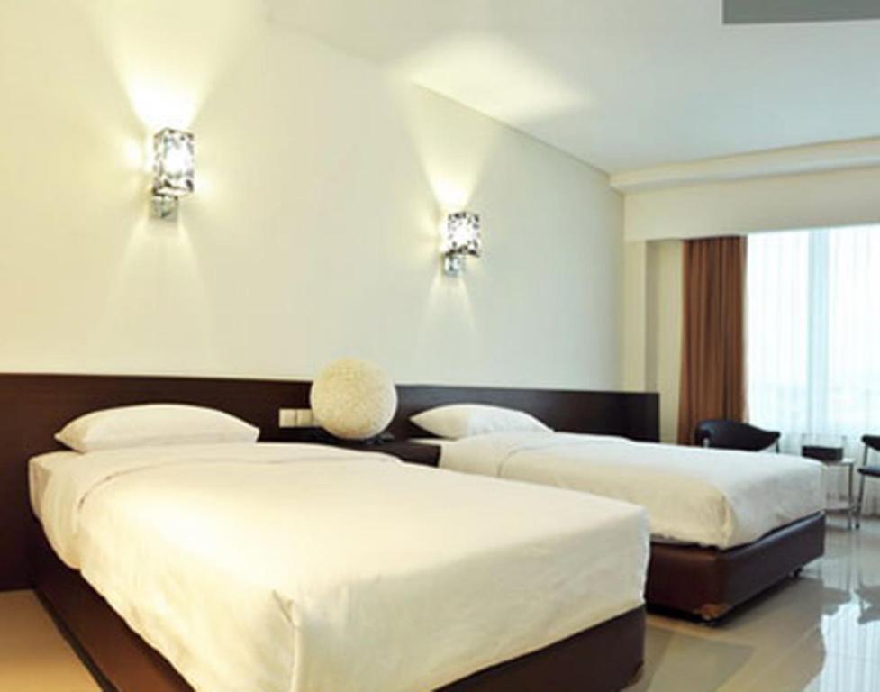 Bamboo Inn Hotel & Cafe Джакарта Экстерьер фото