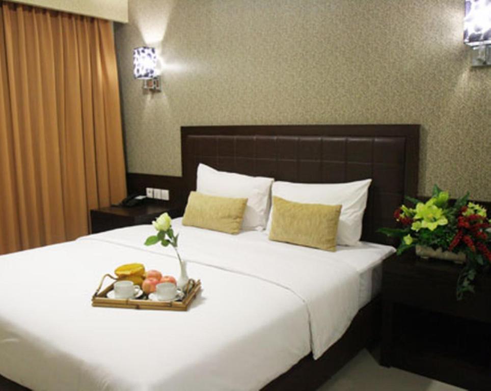 Bamboo Inn Hotel & Cafe Джакарта Экстерьер фото