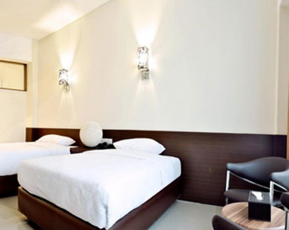 Bamboo Inn Hotel & Cafe Джакарта Экстерьер фото